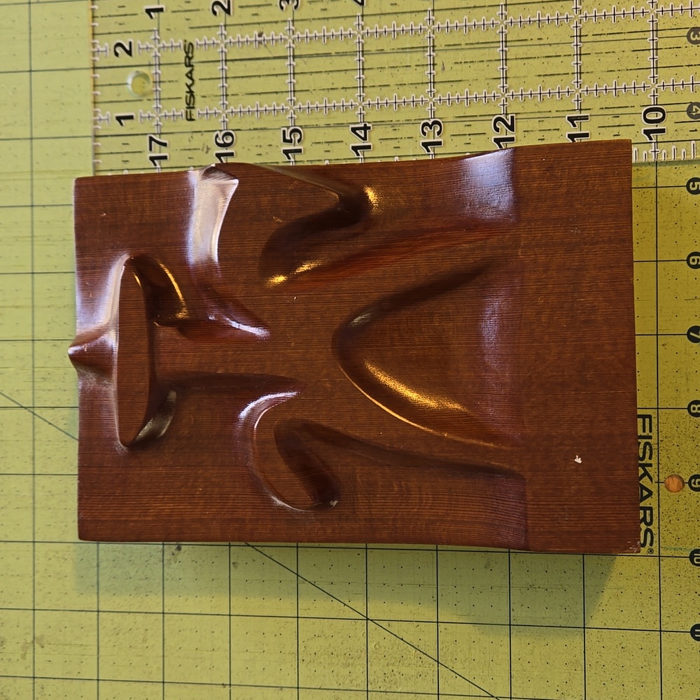 Redwood carving - Picture 2 of 3